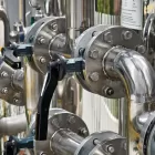 Válvula de esfera flutuante para controle de fluxo em tubulações industriais